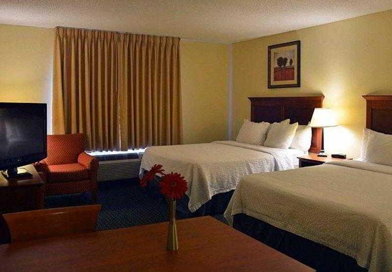 Towneplace Suites By Marriott Colorado Springs South Exterior photo